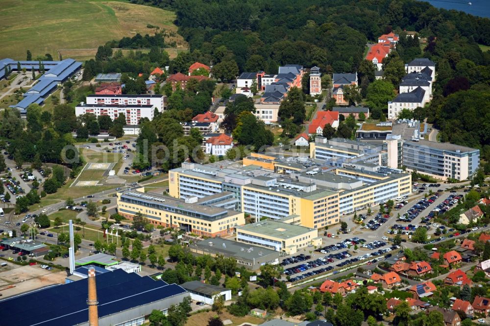 Aerial photograph Schwerin - Hospital grounds of the Clinic HELIOS Kliniken Schwerin at the Wismarsche Strasse in the district Lewenberg in Schwerin in the state Mecklenburg - Western Pomerania, Germany