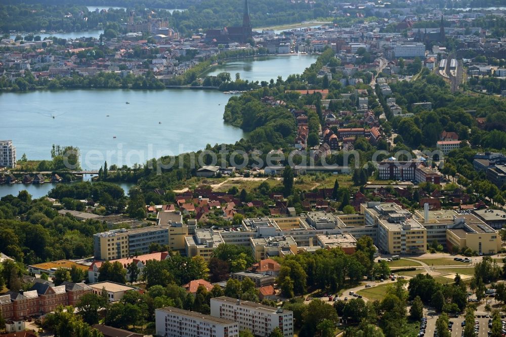 Aerial image Schwerin - Hospital grounds of the Clinic HELIOS Kliniken Schwerin at the Wismarsche Strasse in the district Lewenberg in Schwerin in the state Mecklenburg - Western Pomerania, Germany