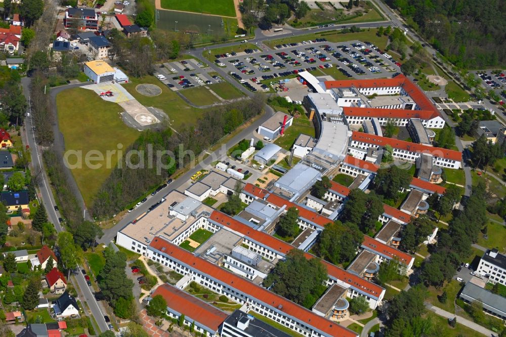 Aerial photograph Bad Saarow - Clinic of the hospital grounds HELIOS Klinikum Bad Saarow Klinik fuer Anaesthesiologie, Intensivmedizin, Notfallmedizin und Schmerztherapie an der Pieskower Strasse in Bad Saarow in the state Brandenburg