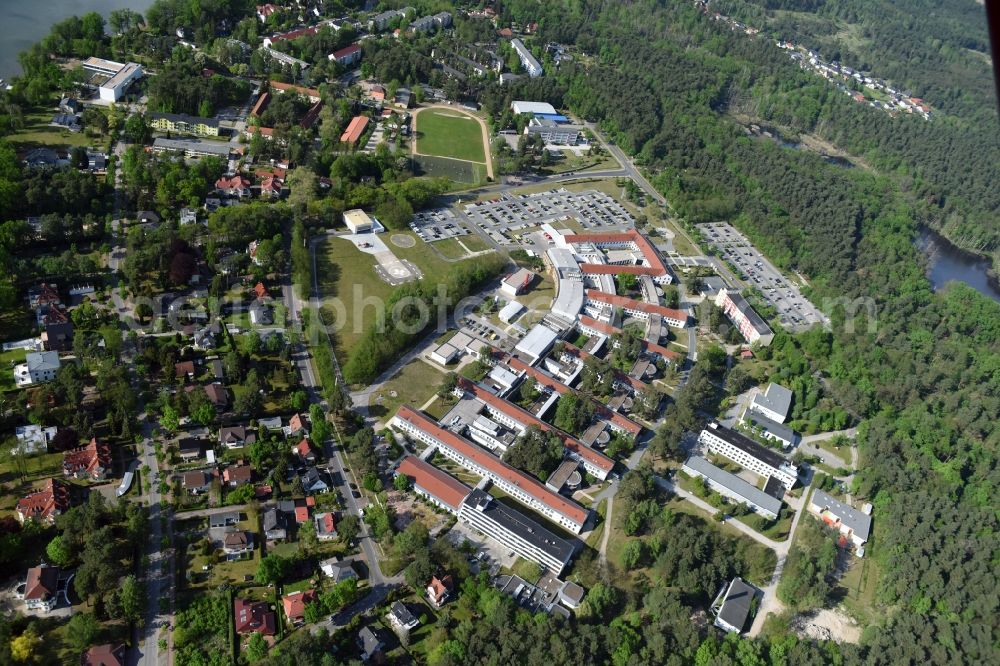 Aerial photograph Bad Saarow - Clinic of the hospital grounds HELIOS Klinikum Bad Saarow Klinik fuer Anaesthesiologie, Intensivmedizin, Notfallmedizin und Schmerztherapie an der Pieskower Strasse in Bad Saarow in the state Brandenburg