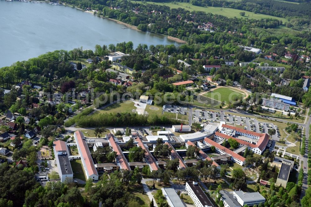 Bad Saarow from the bird's eye view: Clinic of the hospital grounds HELIOS Klinikum Bad Saarow Klinik fuer Anaesthesiologie, Intensivmedizin, Notfallmedizin und Schmerztherapie an der Pieskower Strasse in Bad Saarow in the state Brandenburg