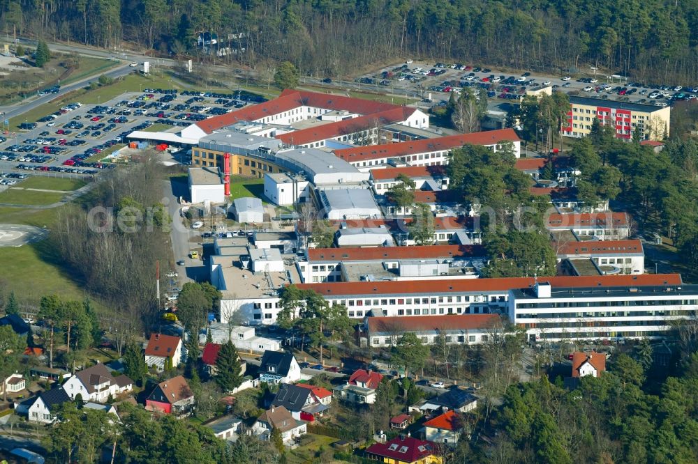 Aerial photograph Bad Saarow - Clinic of the hospital grounds HELIOS Klinikum Bad Saarow Klinik fuer Anaesthesiologie, Intensivmedizin, Notfallmedizin und Schmerztherapie an der Pieskower Strasse in Bad Saarow in the state Brandenburg