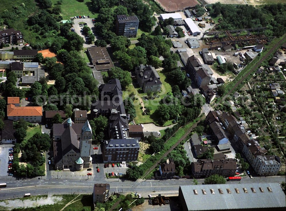 Aerial image Duisburg - Clinic of the hospital grounds Helios Klinikum Duisburg - Notfall Ambulanz an der Wanheimer Str in Duisburg in the state North Rhine-Westphalia