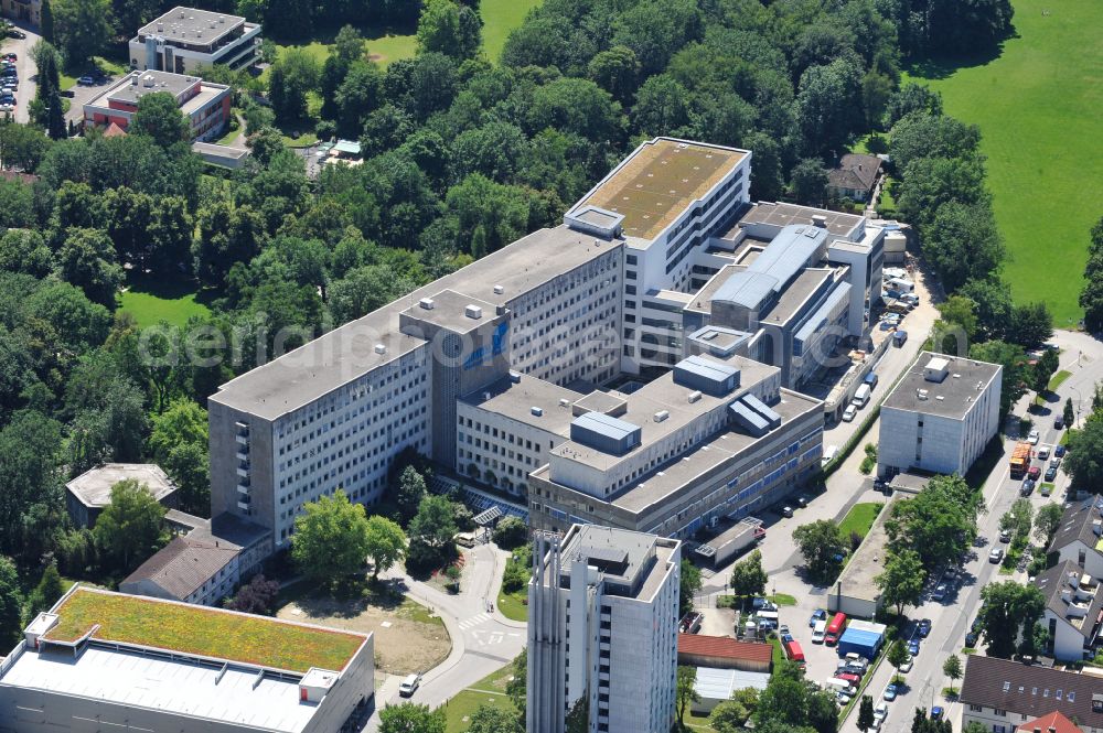 Aerial photograph München - Hospital grounds of the Clinic Helios Klinikum Muenchen West on street Steinerweg in Munich in the state Bavaria, Germany