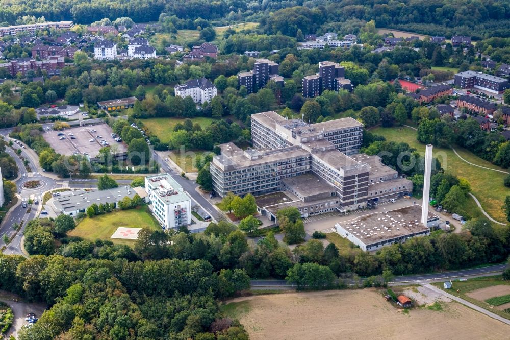 Aerial image Velbert - Hospital grounds of the Clinic Helios Klinikum Niederberg on Robert-Koch-Strasse in Velbert in the state North Rhine-Westphalia, Germany