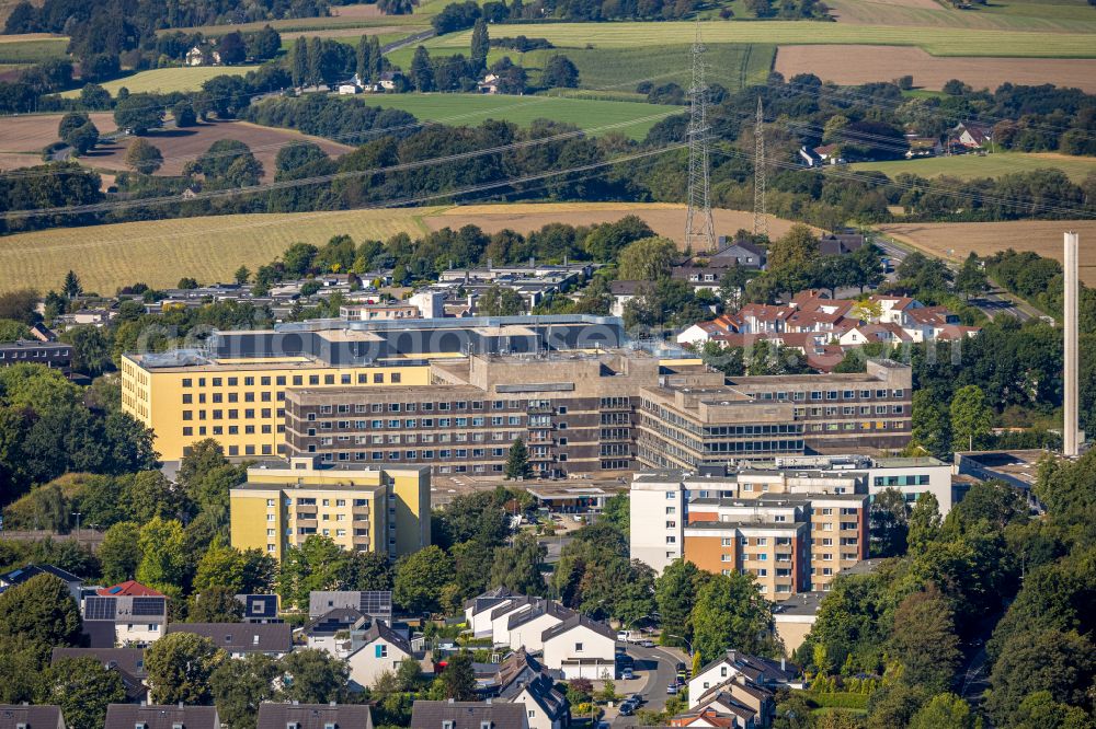 Aerial photograph Velbert - Hospital grounds of the Clinic Helios Klinikum Niederberg on Robert-Koch-Strasse in Velbert in the state North Rhine-Westphalia, Germany