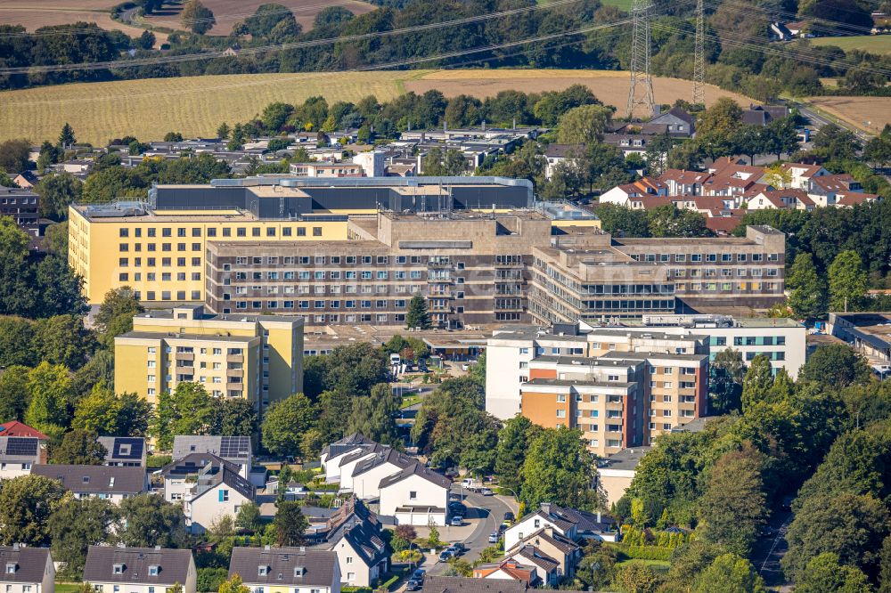 Velbert from above - Hospital grounds of the Clinic Helios Klinikum Niederberg on Robert-Koch-Strasse in Velbert in the state North Rhine-Westphalia, Germany