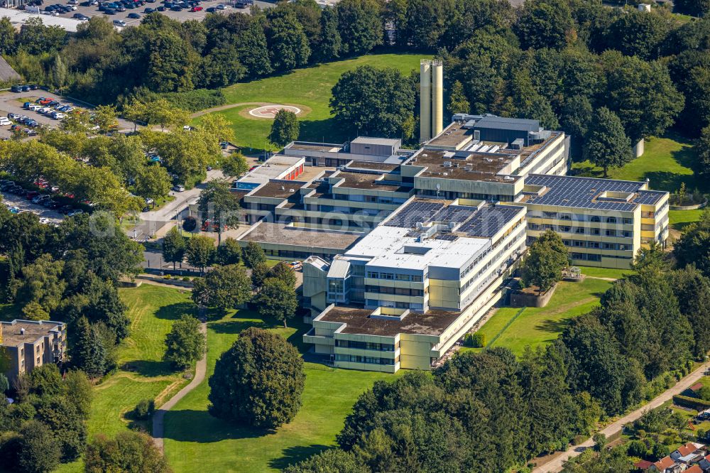 Schwelm from the bird's eye view: Hospital grounds of the Clinic Helios Klinikum Schwelm in the district Oelkinghausen in Schwelm in the state North Rhine-Westphalia, Germany