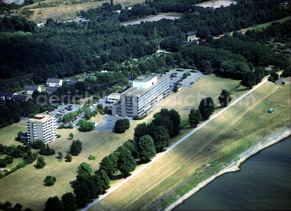 Duisburg from above - Clinic of the hospital grounds Helios-Rhein Klinik on Ahrstrasse in Duisburg in the state North Rhine-Westphalia