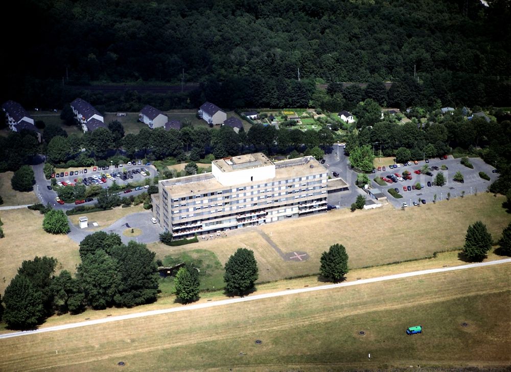 Duisburg from the bird's eye view: Clinic of the hospital grounds Helios-Rhein Klinik on Ahrstrasse in Duisburg in the state North Rhine-Westphalia