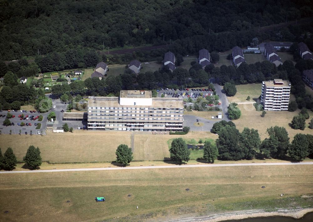 Aerial image Duisburg - Clinic of the hospital grounds Helios-Rhein Klinik on Ahrstrasse in Duisburg in the state North Rhine-Westphalia