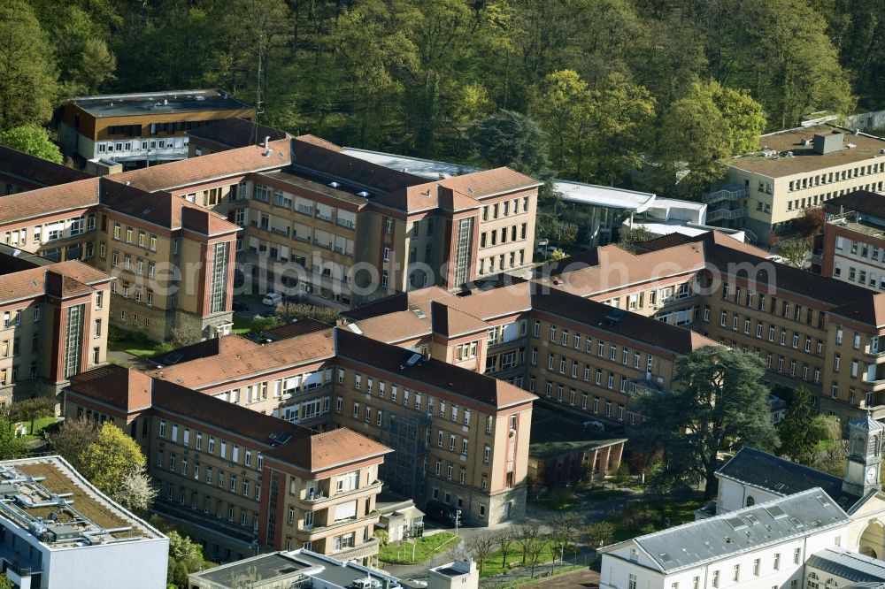 Vaucresson from the bird's eye view: Clinic of the hospital grounds Hospital Raymond-Poincare on Boulevard Raymond Poincare in Vaucresson in Ile-de-France, France