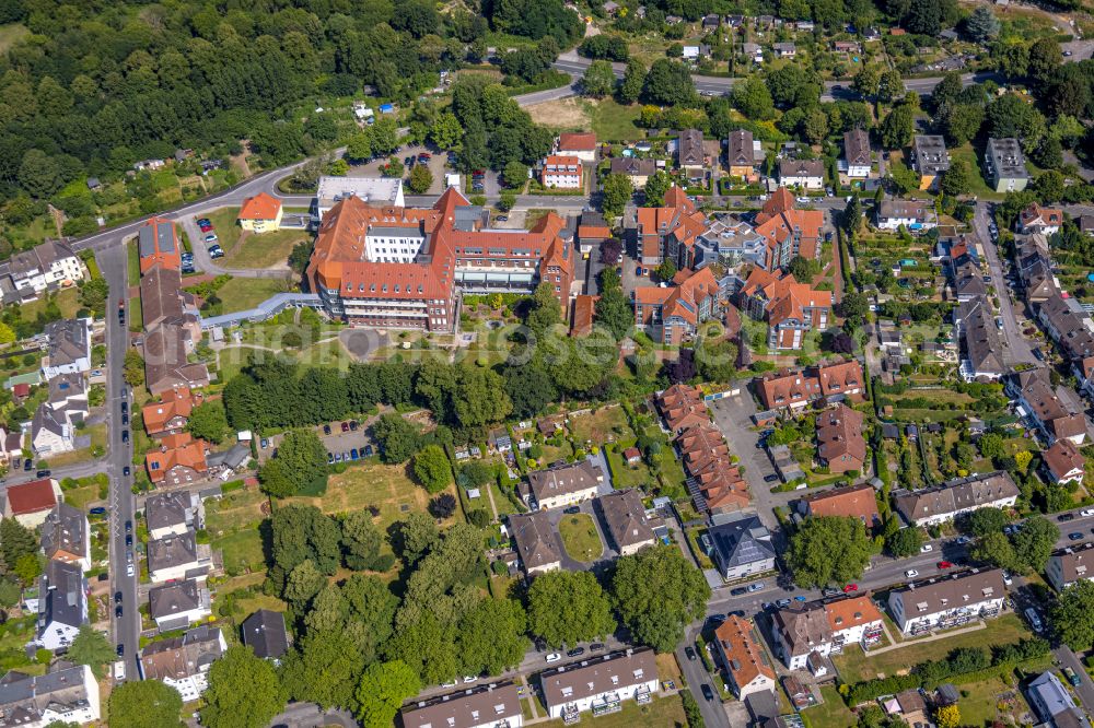 Dortmund from above - Hospital grounds of the Clinic Huettenhospital on street Am Marksbach in the district Benninghofen in Dortmund at Ruhrgebiet in the state North Rhine-Westphalia, Germany