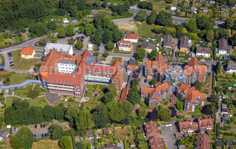 Dortmund from the bird's eye view: Hospital grounds of the Clinic Huettenhospital on street Am Marksbach in the district Benninghofen in Dortmund at Ruhrgebiet in the state North Rhine-Westphalia, Germany