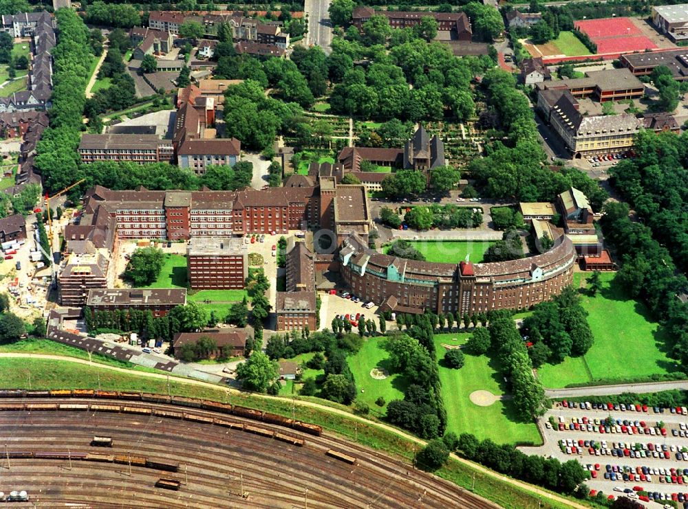 Duisburg from the bird's eye view: Hospital grounds of the ClinicSt. Johannes-Hospital Institut fuer Radiologie An der Abtei in Duisburg in the state North Rhine-Westphalia