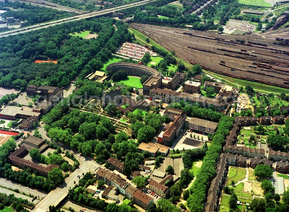 Aerial photograph Duisburg - Hospital grounds of the ClinicSt. Johannes-Hospital Institut fuer Radiologie An der Abtei in Duisburg in the state North Rhine-Westphalia