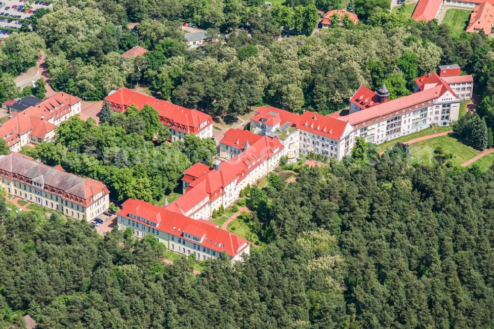 Aerial image Treuenbrietzen - Hospital grounds Johanniter-Krankenhaus Treuenbrietzen in of Johanniterstrasse in Treuenbrietzen in the state Brandenburg, Germany