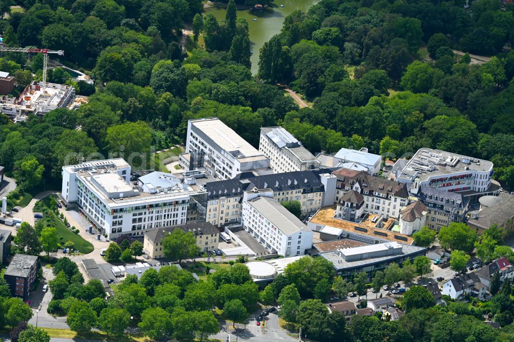 Bochum from the bird's eye view: hospital grounds of the Clinic St. Josef-Hospital on street Gudrunstrasse in the district Innenstadt in Bochum at Ruhrgebiet in the state North Rhine-Westphalia, Germany