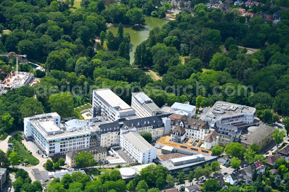 Aerial photograph Bochum - hospital grounds of the Clinic St. Josef-Hospital on street Gudrunstrasse in the district Innenstadt in Bochum at Ruhrgebiet in the state North Rhine-Westphalia, Germany