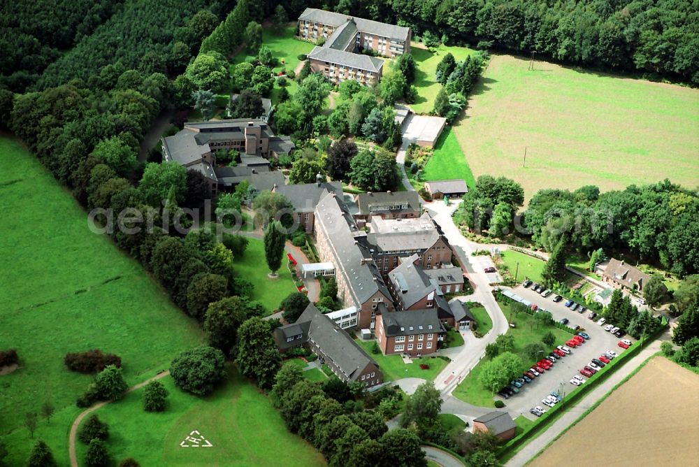 Aerial photograph Xanten - Clinic of the hospital grounds St.-Josef-Hospital in Xanten in the state North Rhine-Westphalia