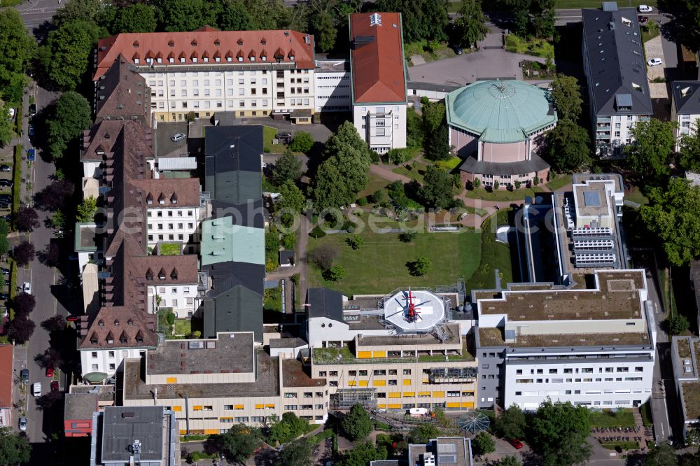 Freiburg im Breisgau from the bird's eye view: Hospital grounds of the Clinic St. Josefskrankenhaus on street Habsburgerstrasse in the district Neuburg in Freiburg im Breisgau in the state Baden-Wuerttemberg, Germany