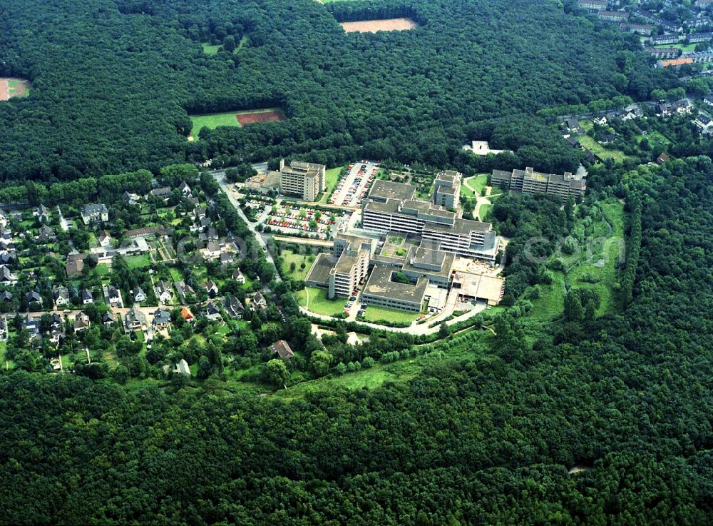 Duisburg from above - Clinic of the hospital grounds on Kalkweg in Duisburg in the state North Rhine-Westphalia