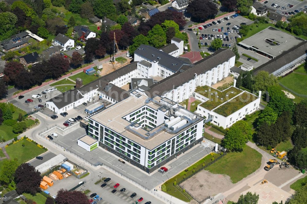 Aerial photograph Kleve - Hospital grounds of the Clinic Katholisches Karl Leisner Klinikum gGmbH - St.-Antonius-Hospital Kleve on Albersallee in Kleve in the state North Rhine-Westphalia, Germany