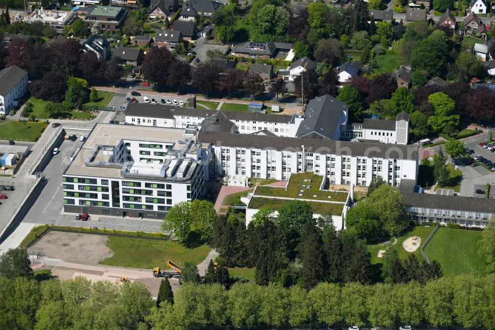 Aerial photograph Kleve - Hospital grounds of the Clinic Katholisches Karl Leisner Klinikum gGmbH - St.-Antonius-Hospital Kleve on Albersallee in Kleve in the state North Rhine-Westphalia, Germany