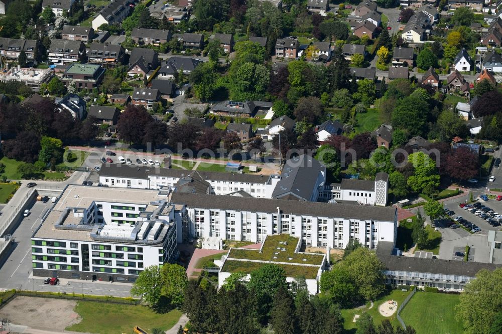 Kleve from above - Hospital grounds of the Clinic Katholisches Karl Leisner Klinikum gGmbH - St.-Antonius-Hospital Kleve on Albersallee in Kleve in the state North Rhine-Westphalia, Germany