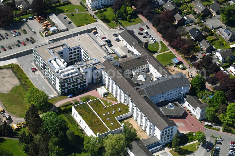 Aerial image Kleve - Hospital grounds of the Clinic Katholisches Karl Leisner Klinikum gGmbH - St.-Antonius-Hospital Kleve on Albersallee in Kleve in the state North Rhine-Westphalia, Germany