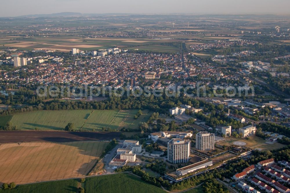 Aerial image Ludwigshafen am Rhein - Hospital grounds of the Clinic BG Klinik Ludwigshafen in Ludwigshafen am Rhein in the state Rhineland-Palatinate