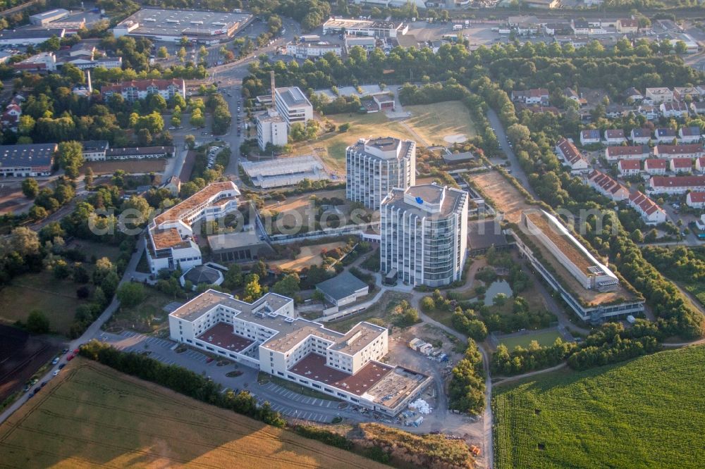 Aerial image Ludwigshafen am Rhein - Hospital grounds of the Clinic BG Klinik Ludwigshafen in Ludwigshafen am Rhein in the state Rhineland-Palatinate