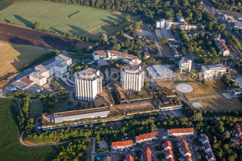 Ludwigshafen am Rhein from above - Hospital grounds of the Clinic BG Klinik Ludwigshafen in Ludwigshafen am Rhein in the state Rhineland-Palatinate