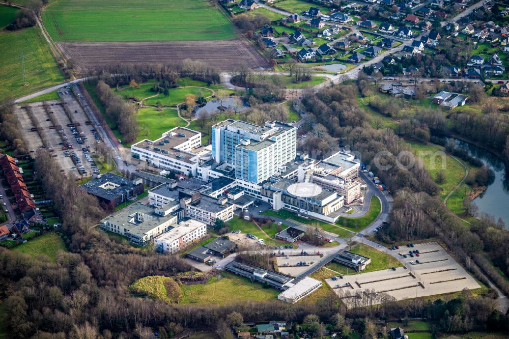 Bremerhaven from above - Hospital grounds of the Clinic Klinikum Bremerhaven-Reinkenheide gGmbH in the district Schiffdorferdamm in Bremerhaven in the state Bremen, Germany