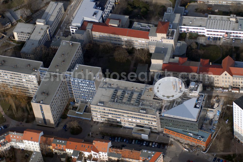 Aerial photograph Potsdam - Hospital grounds of the Clinic Klinikum Ernst von Bergmann GmbH on Gutenbergstrasse in the district Innenstadt in Potsdam in the state Brandenburg, Germany