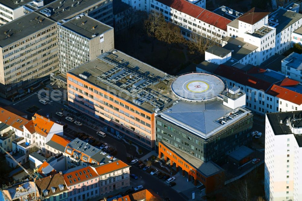 Potsdam from above - Hospital grounds of the Clinic Klinikum Ernst von Bergmann on street Charlottenstrasse in the district Noerdliche Innenstadt in Potsdam in the state Brandenburg, Germany