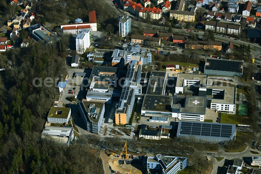 Kempten (Allgäu) from the bird's eye view: Hospital grounds of the hospital Klinikum Kempten between Robert-Weixler-Strasse, Pettenkoferstrasse and Adenauerring in Kempten (Allgaeu) in the state Bavaria, Germany