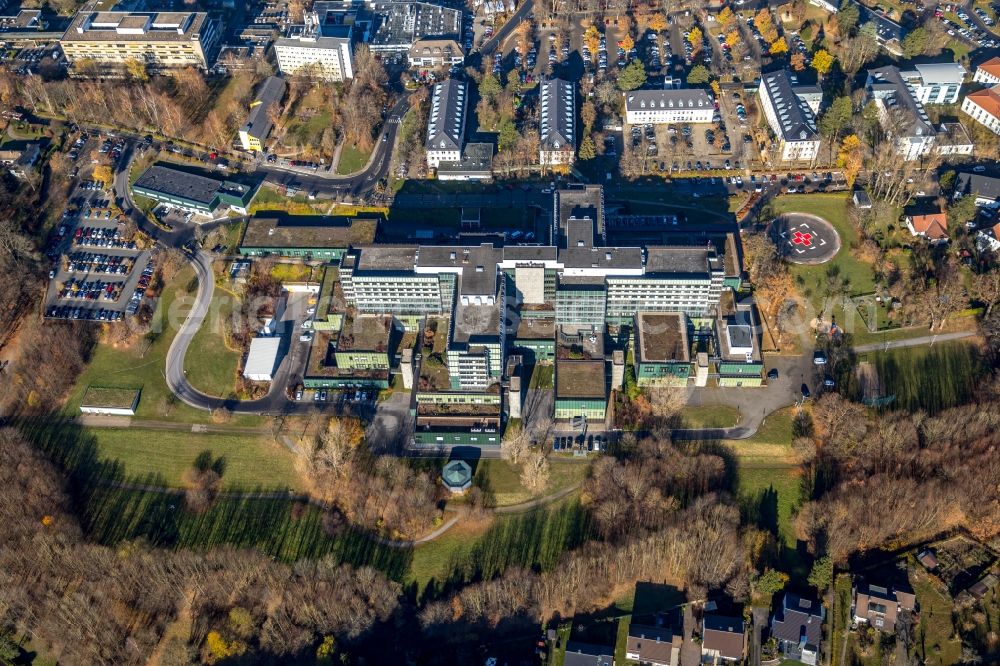 Lüdenscheid from the bird's eye view: Hospital grounds of the Clinic Klinikum Luedenscheid on Paulmannshoeher Strasse in Luedenscheid in the state North Rhine-Westphalia, Germany