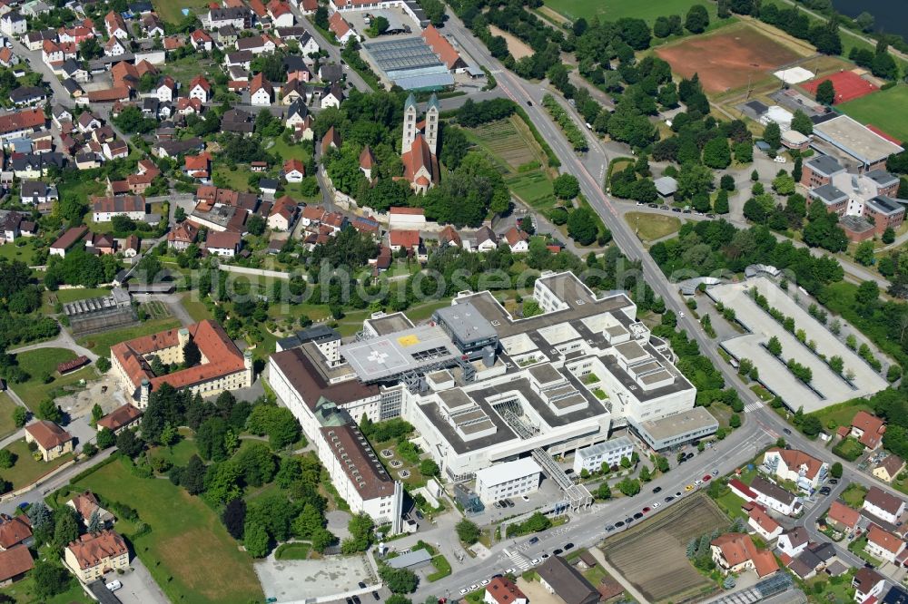 Straubing from the bird's eye view: Hospital grounds of the Clinic Klinikum Sankt Elisabeth Straubing on St.-Elisabeth-Strasse in Straubing in the state Bavaria, Germany