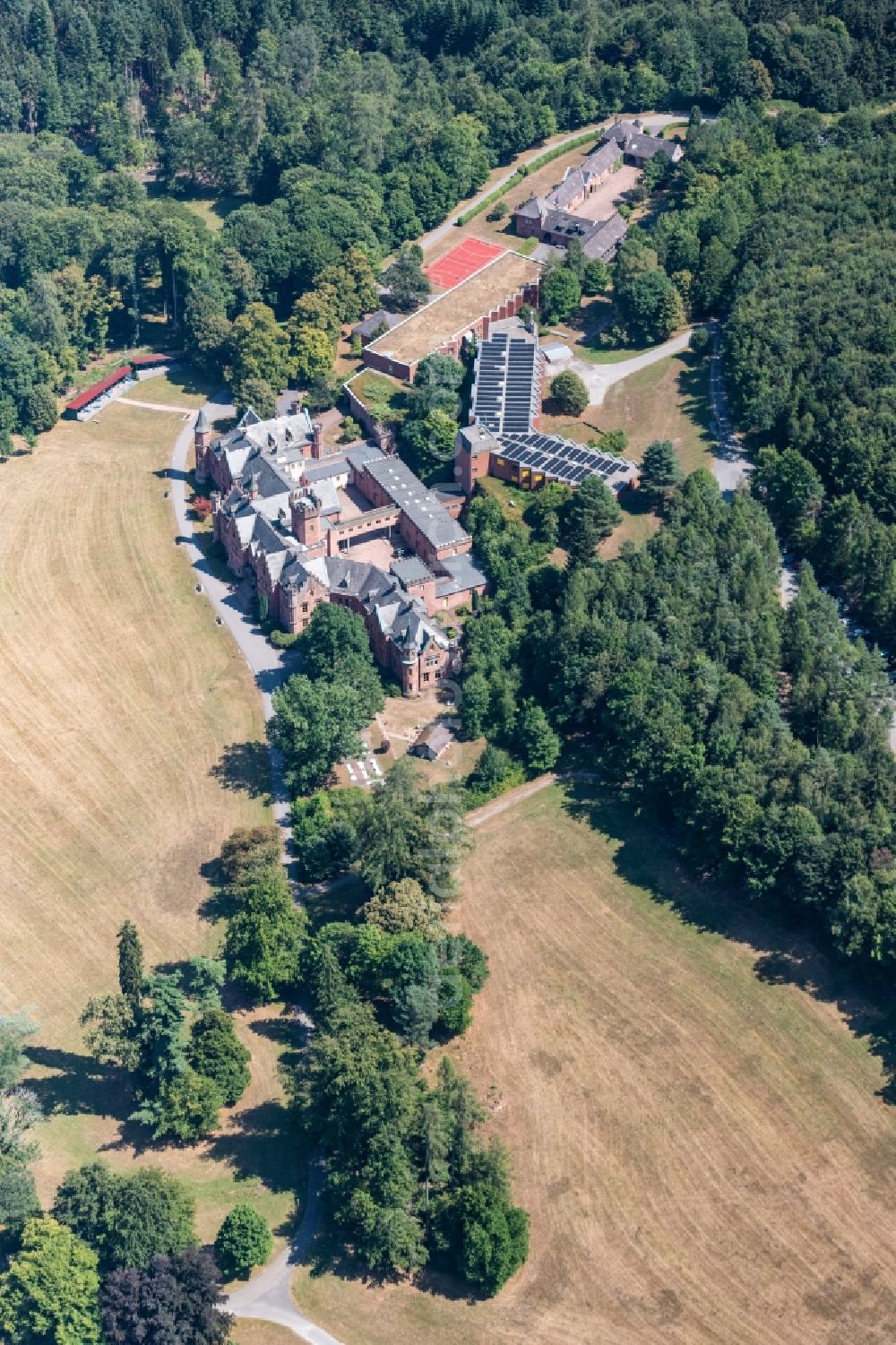 Mudau from the bird's eye view: Hospital grounds of the Clinic Klinikum Schloss Waldleiningen in Mudau in the state Baden-Wurttemberg, Germany