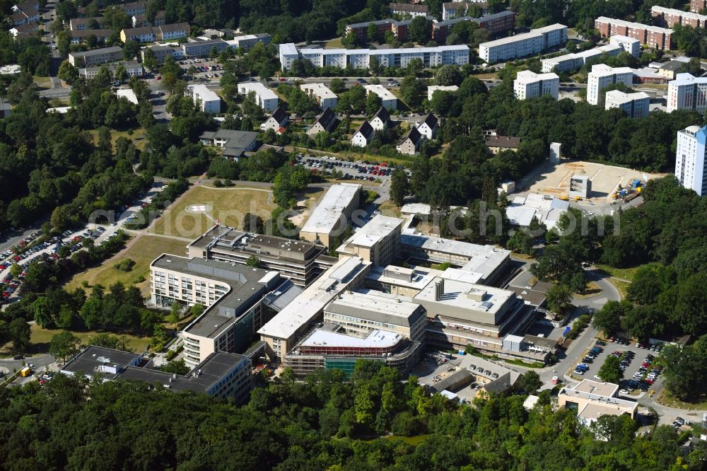 Wolfsburg from the bird's eye view: Hospital grounds of the Clinic Klinikum Wolfsburg Klinik fuer Kinder- and Jugendmedizin and Psychosomatik on Sauerbruchstrasse in Wolfsburg in the state Lower Saxony, Germany