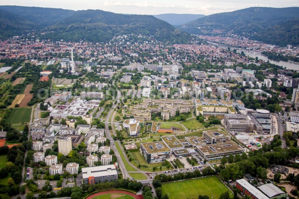 Aerial photograph Heidelberg - Hospital grounds of the Clinic Kopfklinik, Neurologische Klinik, Nationales Centrum fuer Tumorerkrankungen NCT Radiologische Universitaetsklinik in the district Handschuhsheimer Feld in Heidelberg in the state Baden-Wuerttemberg, Germany