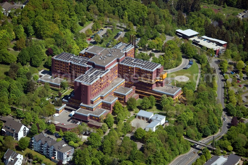 Aerial photograph Gummersbach - Hospital grounds of the Clinic Krankenhaus Gummersbach on Wilhelm - Breckow - Allee in Gummersbach in the state North Rhine-Westphalia, Germany