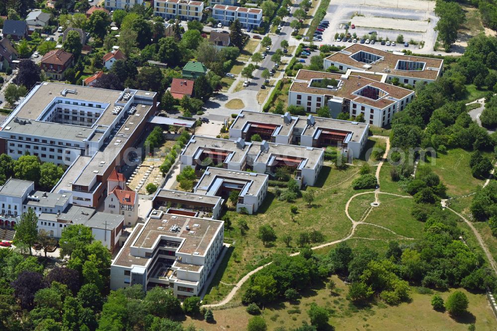 Aerial image Berlin - Hospital grounds of the Clinic Krankenhaus Hedwigshoehe Zentrum fuer Fuss- and Sprunggelenkchirurgie on street Hoehensteig in Berlin, Germany