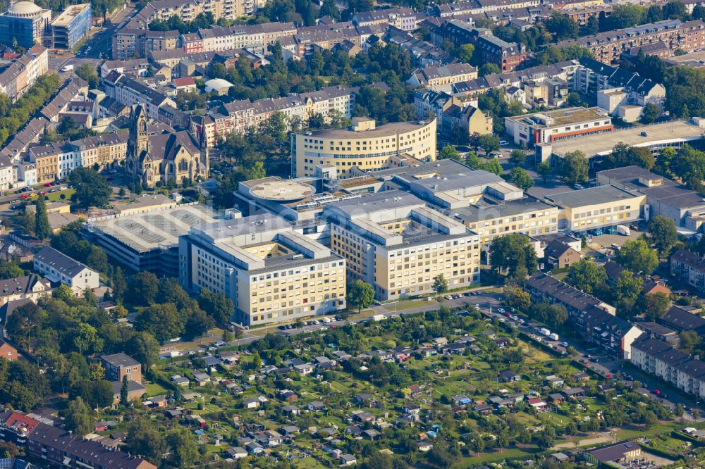 Aerial photograph Krefeld - Hospital grounds of the Helios Klinikum Krefeld at Lutherplatz in Krefeld in the Ruhr area in the federal state of North Rhine-Westphalia, Germany