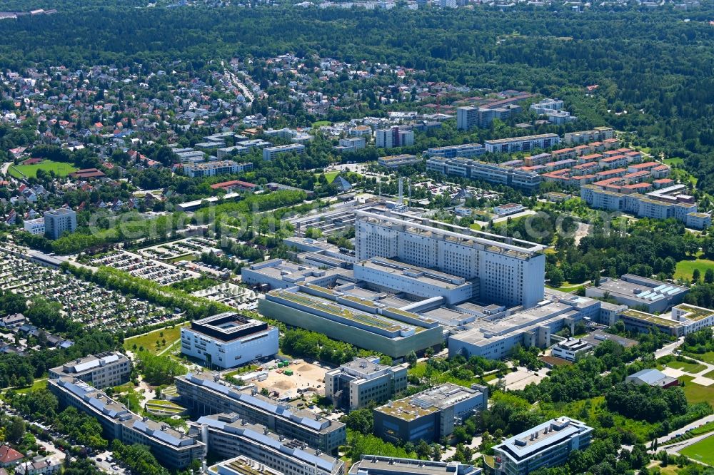 München from above - Hospital grounds of the Clinic LMU - Klinikum of Universitaet Muenchen in the district Grosshadern in Munich in the state Bavaria, Germany