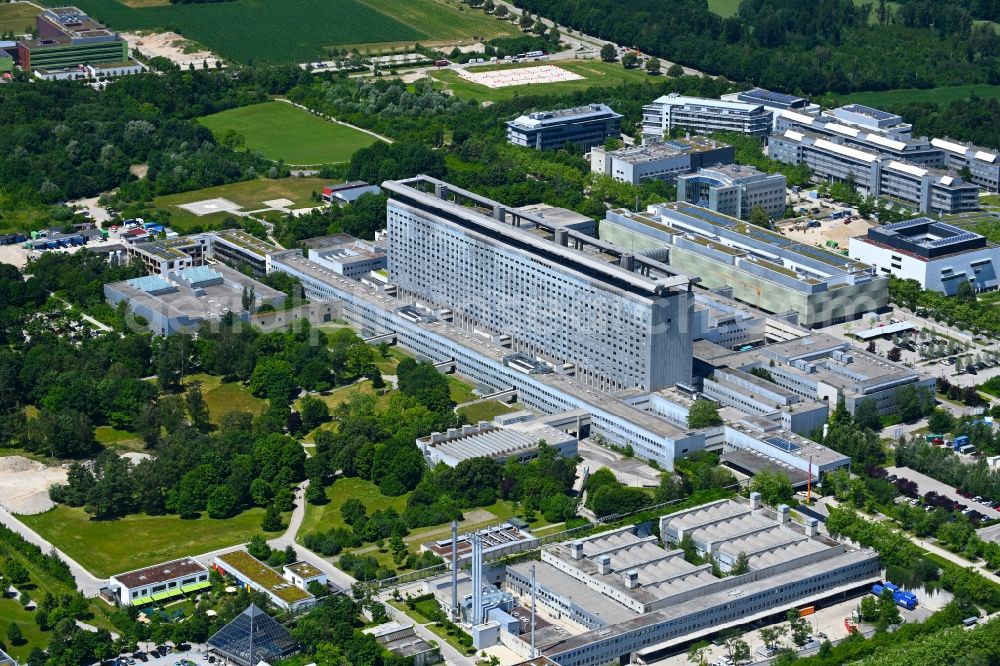 München from above - Hospital grounds of the Clinic LMU - Klinikum of Universitaet Muenchen in the district Grosshadern in Munich in the state Bavaria, Germany