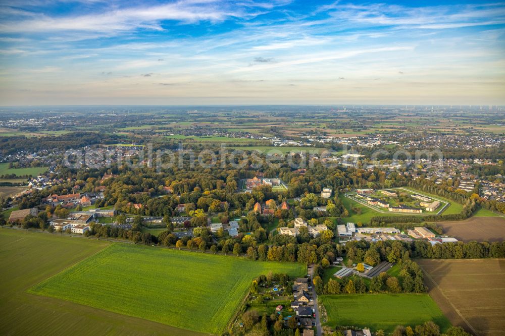 Bedburg-Hau from above - Hospital grounds of the Clinic of LVR-Klinik Bedburg-Hau in Bedburg-Hau in the state North Rhine-Westphalia, Germany