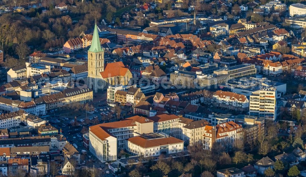 Aerial photograph Hamm - Hospital grounds of the Clinic St. Marien-Hospital Hamm and church building of the Pauluskirche in the city center around the Santa-Monica-Platz in the district Heessen in Hamm at Ruhrgebiet in the state North Rhine-Westphalia, Germany