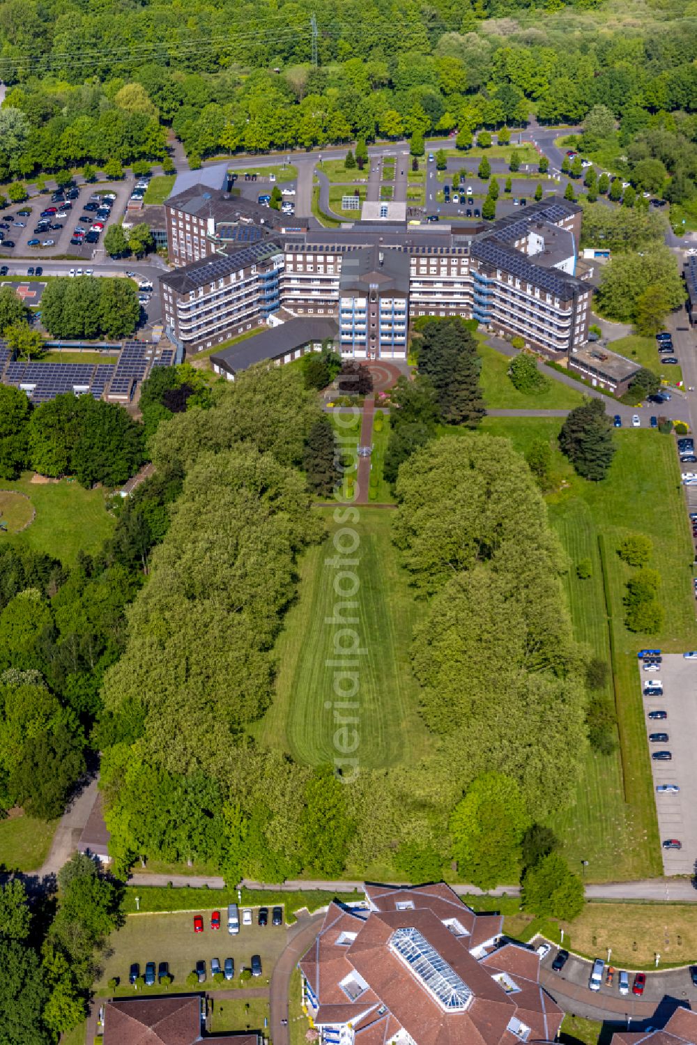 Bottrop from the bird's eye view: Hospital grounds of the Clinic Marienhospital at the Josef-Albers-Strasse in Bottrop in the state North Rhine-Westphalia